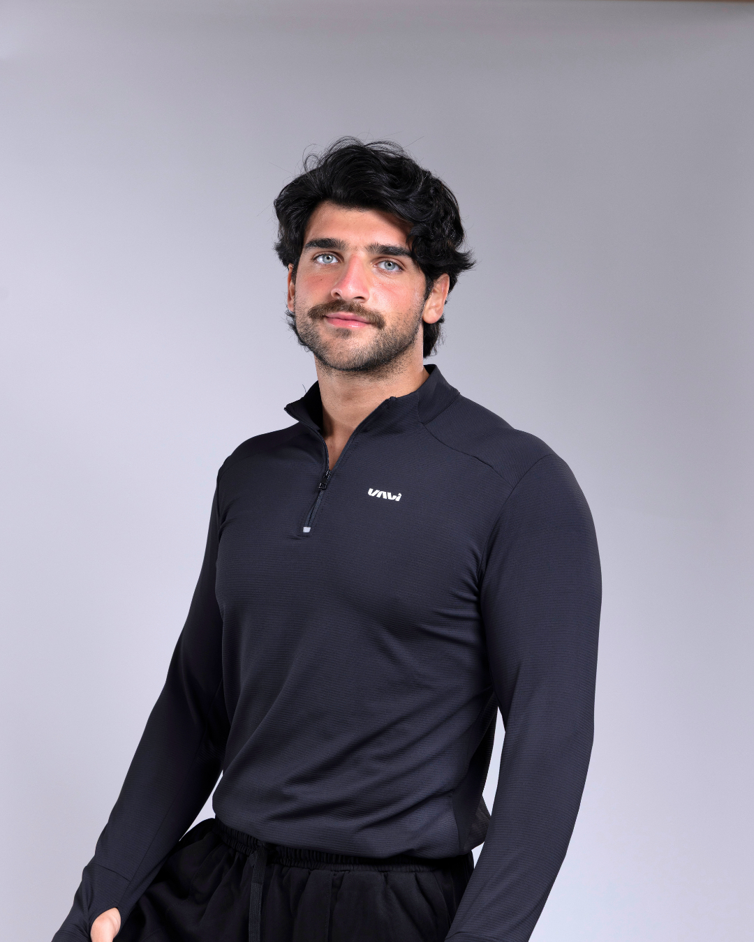 VALI Prime Zip Top